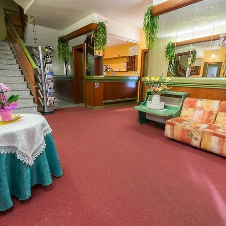 Hotel Garni Castel Ferari 2*