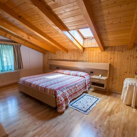 Hotel Garni Castel Ferari 2*