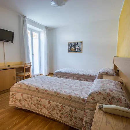 Hotel Garni Castel Ferari 2*