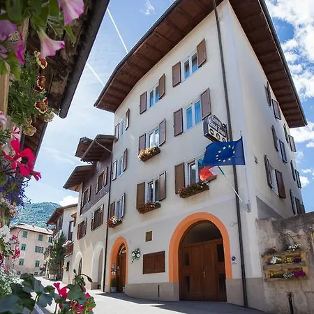 Hotel Garni Castel Ferari Tuenno