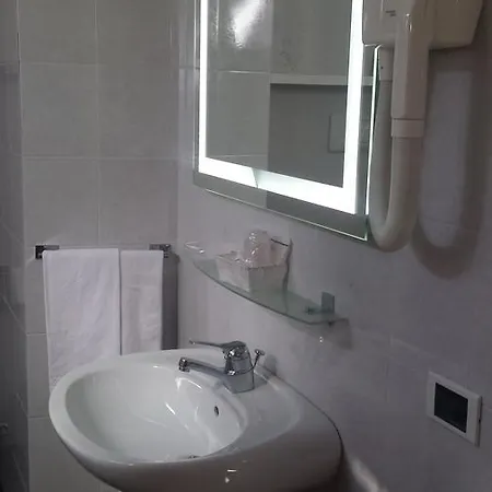 Hotel Garni Castel Ferari Tuenno