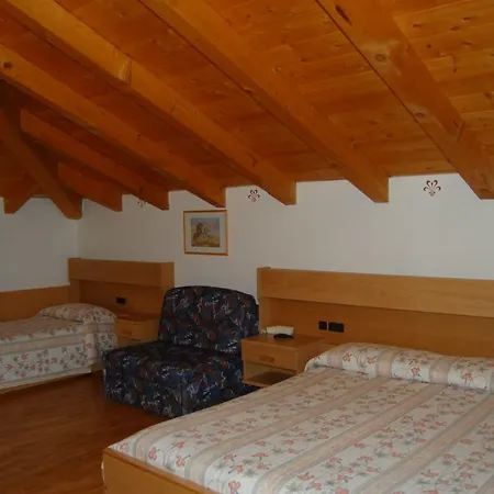 Hotel Garni Castel Ferari 2*